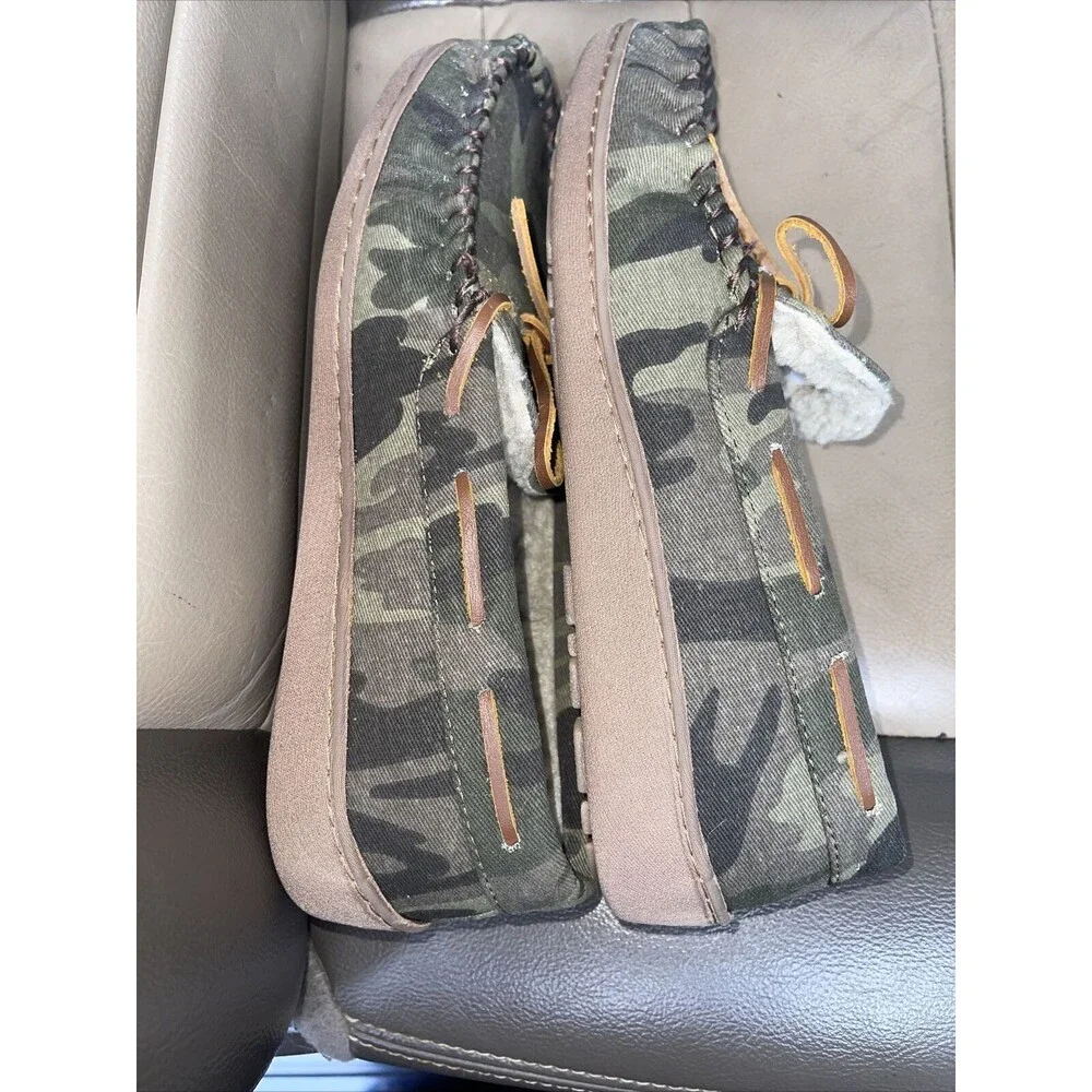 Minnetonka Camo Men's Slip On Boat Style Bow Accent Loafer Shoes 45026 9M